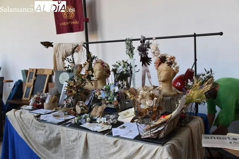 Mercado de Artesanos Rurales de Castilla y León en el claustro del Colegio Arzobispo Fonseca de Salamanca. Fotos: Vanesa Martins