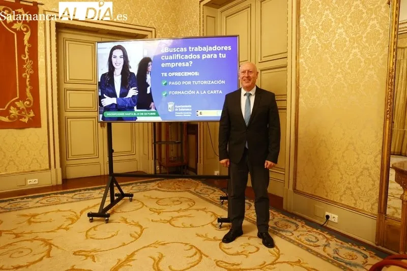 El concejal de Promoción Económica del Ayuntamiento de Salamanca, Juan José Sánchez Alonso, en la presentación de la cuarta convocatoria del programa de Formación a la Carta. Foto de David Sañudo