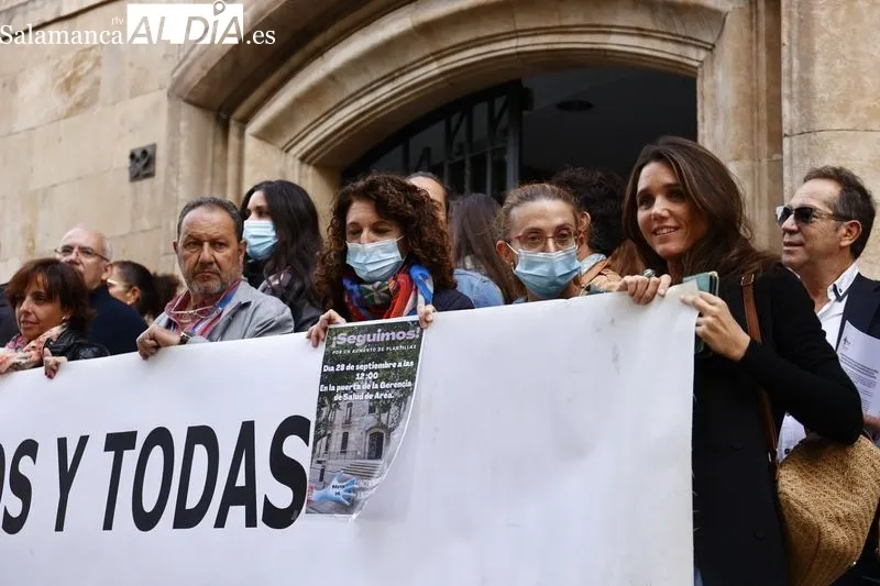 Concentración de la Junta de Personal de SACYL de Salamanca ante la Gerencia de Área de Salamanca, en la avenida de Mirat. Foto de David Sañudo