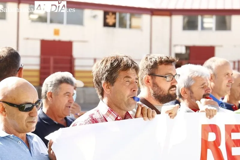 Protesta de un grupo de profesionales del campo en la inauguración de Salamaq