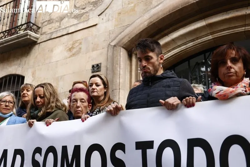Concentración de la Junta de Personal de SACYL de Salamanca ante la Gerencia de Área de Salamanca, en la avenida de Mirat. Foto de David Sañudo