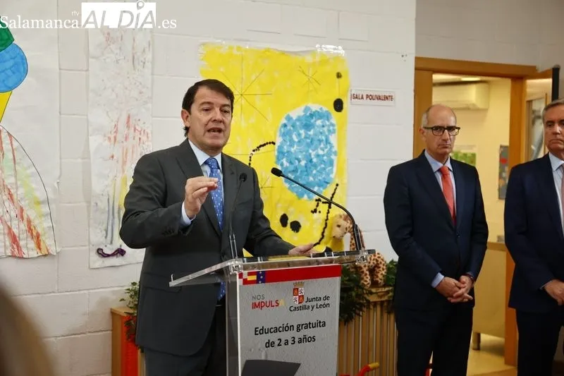 Visita del presidente de la Junta, Alfonso Fernández Mañueco, con motivo de su visita la Escuela Infantil Municipal de Carbajosa de la Sagrada. Foto de David Sañudo