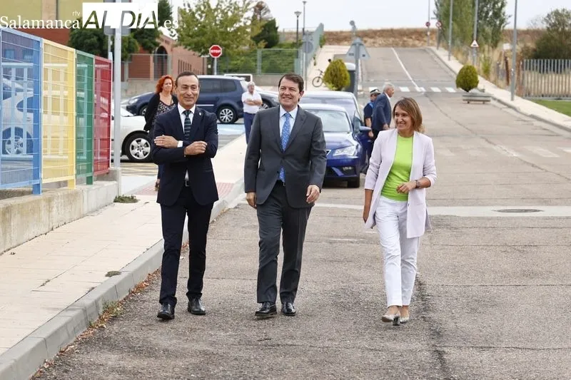 Visita del presidente de la Junta, Alfonso Fernández Mañueco, con motivo de su visita la Escuela Infantil Municipal de Carbajosa de la Sagrada. Foto de David Sañudo