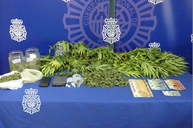 Droga, dinero y material intervenido en esta operación de la Policía Nacional de Salamanca contra el tráfico de droga