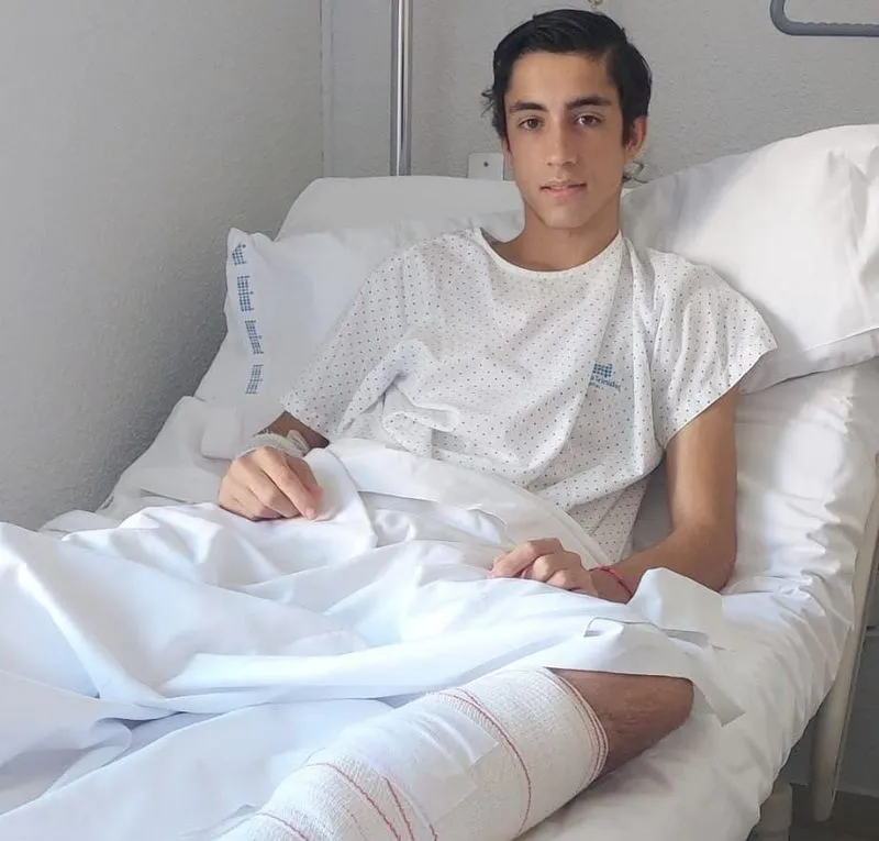 Íker Fernández “El Mene', novillero salmantino, en el Hospital Santísima Trinidad de Salamanca