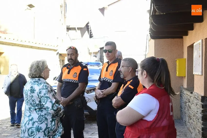 Foto 2 - Sentido homenaje de Monsagro a todos aquellos que les echaron una mano durante el incendio