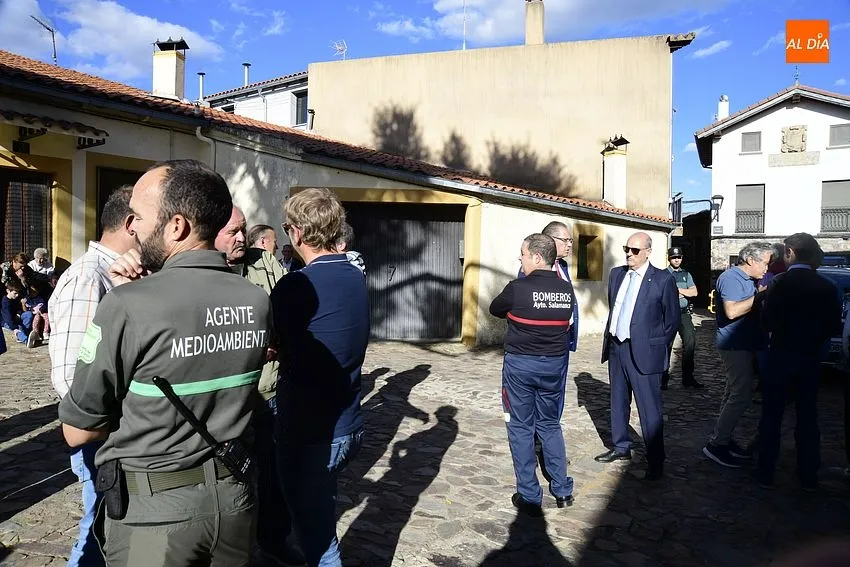 Foto 5 - Sentido homenaje de Monsagro a todos aquellos que les echaron una mano durante el incendio