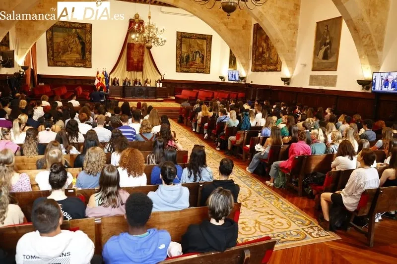 Acto en el Paraninfo para recibir a los nuevos estudiantes extranjeros Erasmus y de becas de intercambio que se incorporan a la USAL en el curso 2022-2023. Foto de David Sañudo