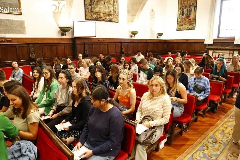 Acto en el Paraninfo para recibir a los nuevos estudiantes extranjeros Erasmus y de becas de intercambio que se incorporan a la USAL en el curso 2022-2023. Foto de David Sañudo