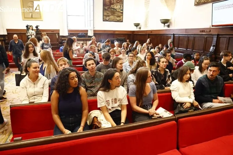 Acto en el Paraninfo para recibir a los nuevos estudiantes extranjeros Erasmus y de becas de intercambio que se incorporan a la USAL en el curso 2022-2023. Foto de David Sañudo
