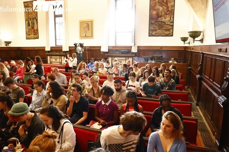 Acto en el Paraninfo para recibir a los nuevos estudiantes extranjeros Erasmus y de becas de intercambio que se incorporan a la USAL en el curso 2022-2023. Foto de David Sañudo