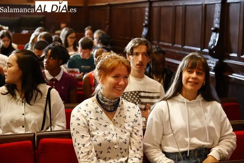 Acto en el Paraninfo para recibir a los nuevos estudiantes extranjeros Erasmus y de becas de intercambio que se incorporan a la USAL en el curso 2022-2023. Foto de David Sañudo