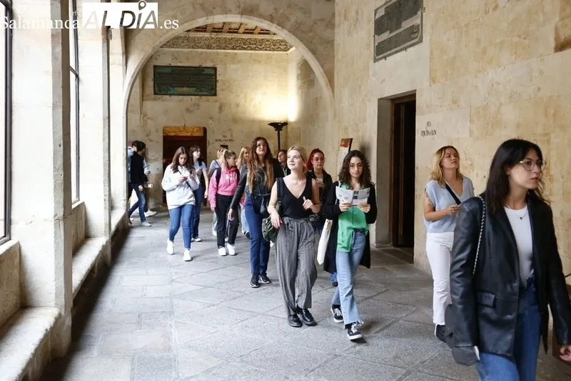 Acto en el Paraninfo para recibir a los nuevos estudiantes extranjeros Erasmus y de becas de intercambio que se incorporan a la USAL en el curso 2022-2023. Foto de David Sañudo