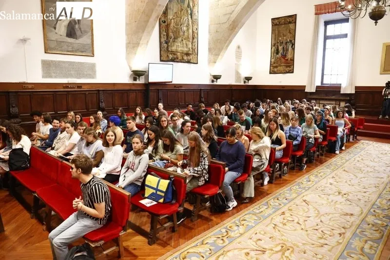 Acto en el Paraninfo para recibir a los nuevos estudiantes extranjeros Erasmus y de becas de intercambio que se incorporan a la USAL en el curso 2022-2023. Foto de David Sañudo