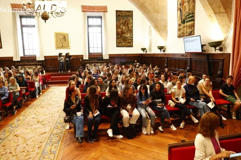 Acto en el Paraninfo para recibir a los nuevos estudiantes extranjeros Erasmus y de becas de intercambio que se incorporan a la USAL en el curso 2022-2023. Foto de David Sañudo