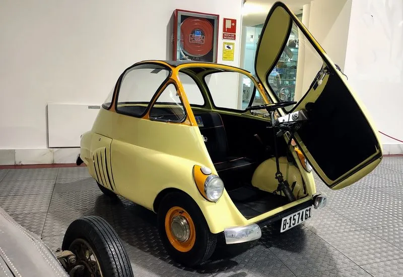 Isetta de 1958 expuesto en el Museo de la Historia de la Automoción de Salamanca