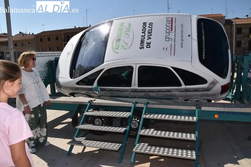 Vial Week, promovida por la Confederación de Autoescuelas de España, que se celebra en la Plaza de la Concordia, para favorecer la seguridad vial