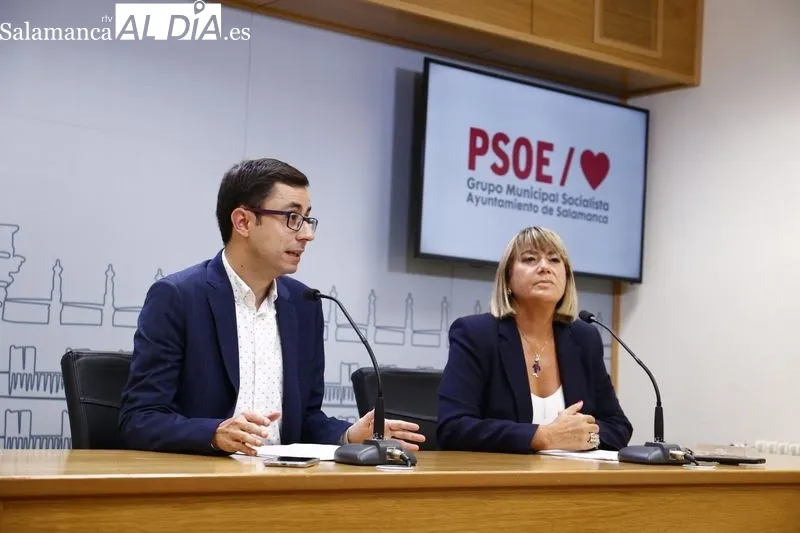 Rueda de prensa del portavoz del Grupo Municipal Socialista, José Luis Mateos, y la concejala María García. Foto de David Sañudo