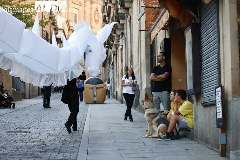 El pasacalles ‘Drakarys’ por el centro de la ciudad | Fotos: David Sañudo