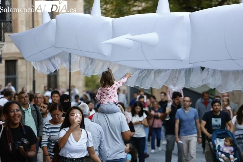 El pasacalles ‘Drakarys’ por el centro de la ciudad | Fotos: David Sañudo