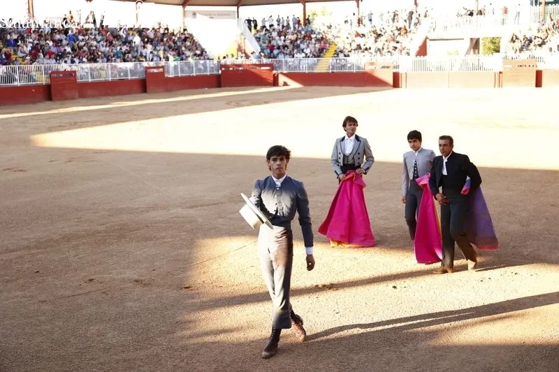 Clase práctica de los alumnos de la Escuela de Tauromaquia | Fotos: David Sañudo