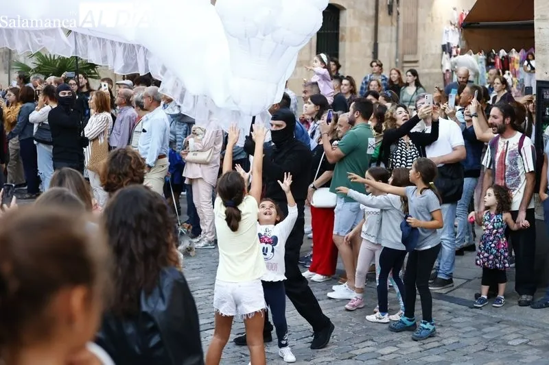 El pasacalles ‘Drakarys’ por el centro de la ciudad | Fotos: David Sañudo