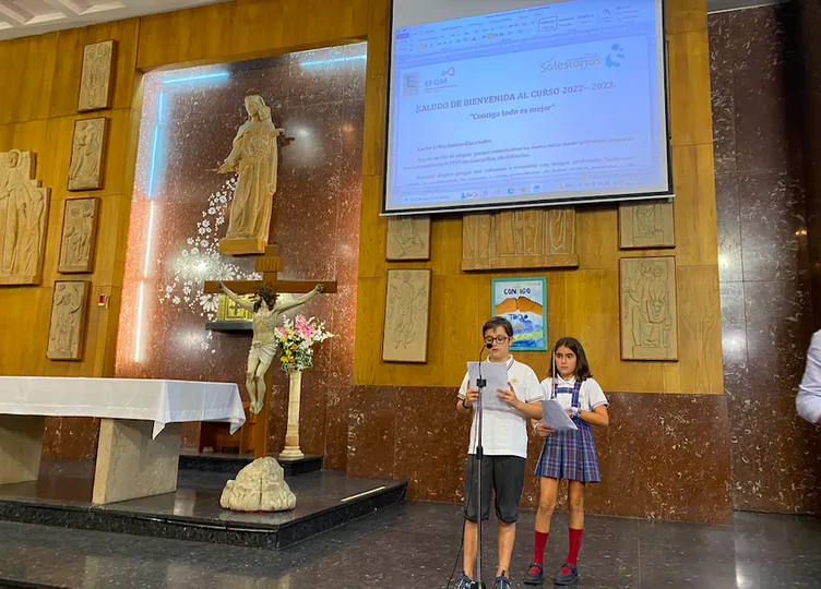 Fotografías de primer día de clase en el Colegio San Juan Bosco