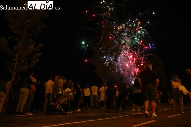 Espectáculo de fuegos artificiales en el Puente Romano | Fotos: David Sañudo