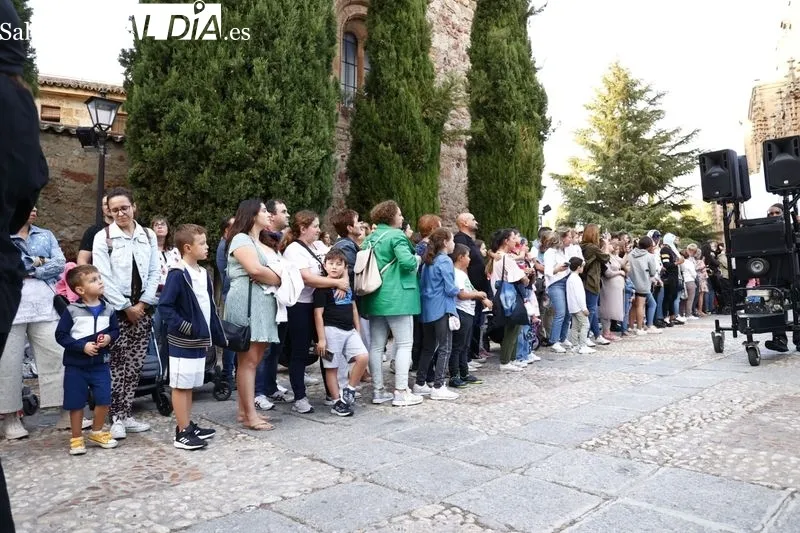 Pasacalles ‘Drakarys’  por el centro de Salamanca | Fotos: David Sañudo