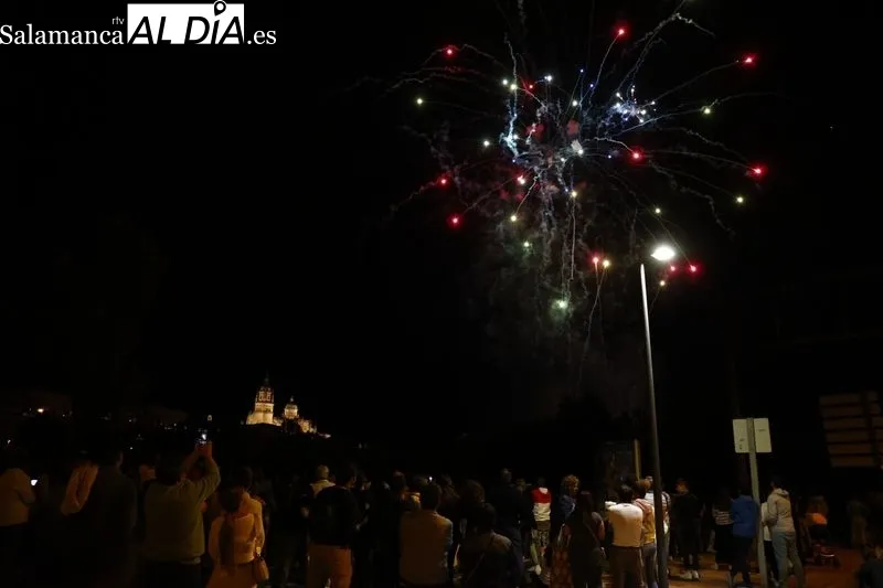 Espectáculo de fuegos artificiales en el Puente Romano | Fotos: David Sañudo
