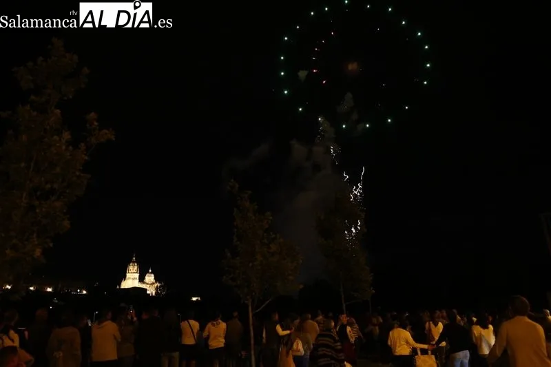 Espectáculo de fuegos artificiales en el Puente Romano | Fotos: David Sañudo