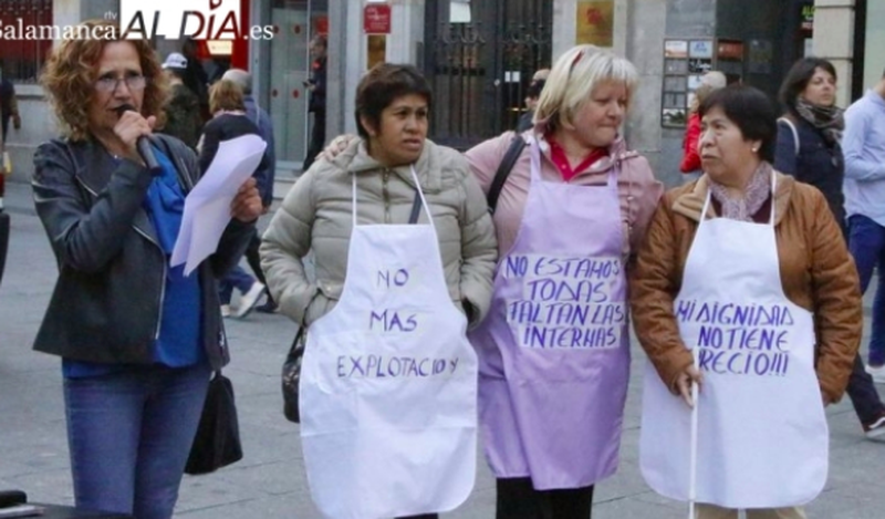 Foto de archivo de una movilización en Salamanca con motivo del Día Internacional de las Empleadas de Hogar en la plaza Liceo