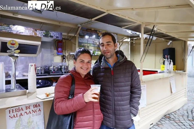 Personas disfrutando de las casetas durante la tarde | Fotos: David Sañudo