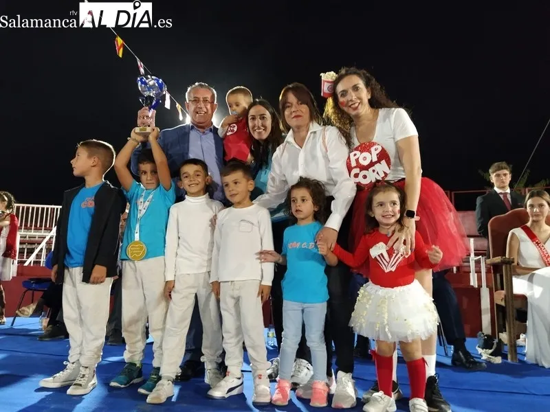 Segundo premio del concurso de carrozas en adultos