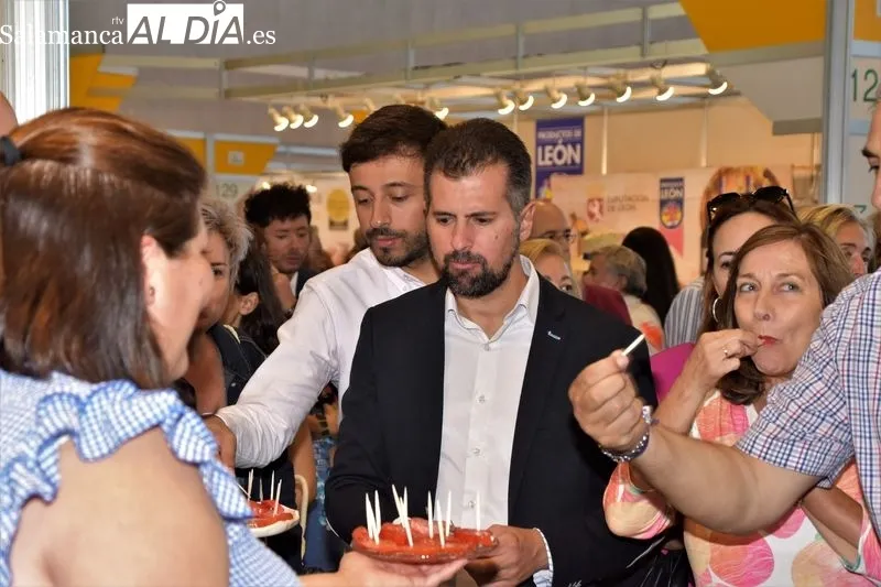 Visita a Salamaq del secretario general del PSCyL, Luis Tudanca