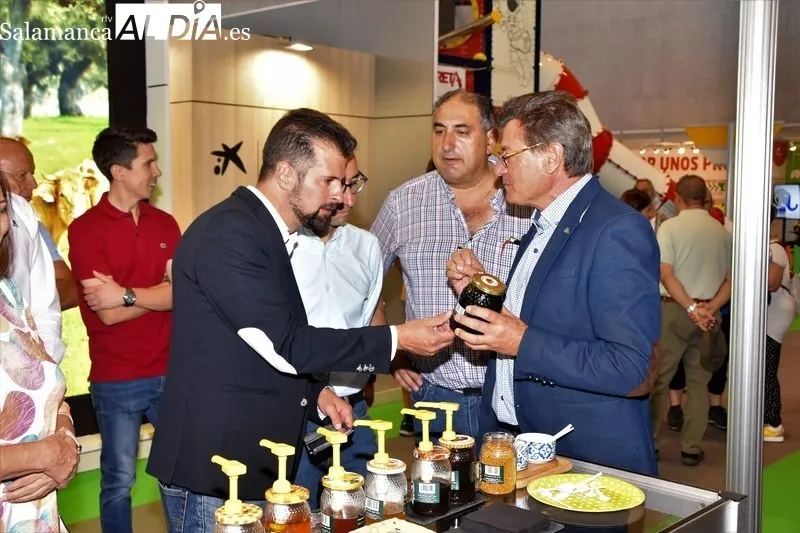 Visita a Salamaq del secretario general del PSCyL, Luis Tudanca