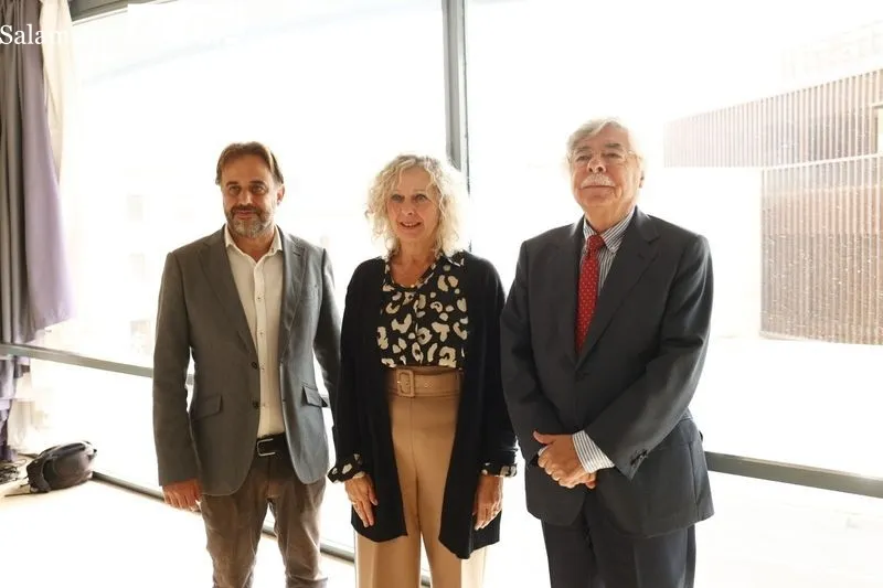 Rueda de prensa del concejal de Turismo y Relaciones con las Universidades, Fernando Castaño, acompañado de la vicerrectora de Estudiantes y Sostenibilidad, Celia Aramburu, y del presidente del Capítulo Salmanticense de Alumni-USAL, Román Álvarez,. Foto d