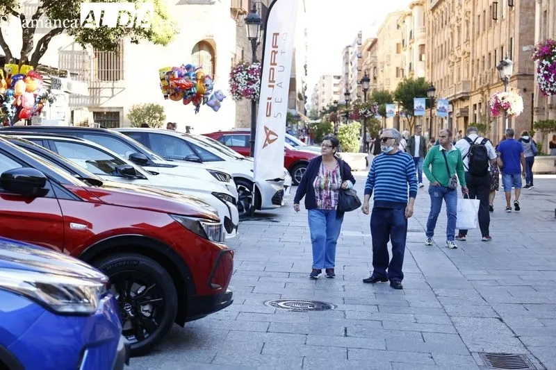 Exposición de vehículos ecológicos en la plaza de los Bandos. Foto de David Sañudo