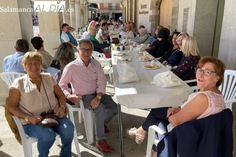 La plaza de la Constituciòn acogía la gran paellada de San Miguel 