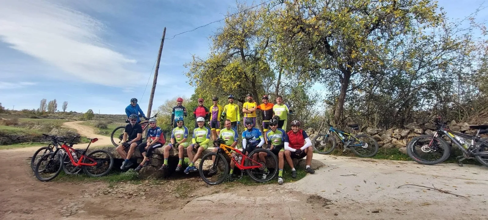 El Club BTT Macotera organizaba una quedada por el rio Margañan
