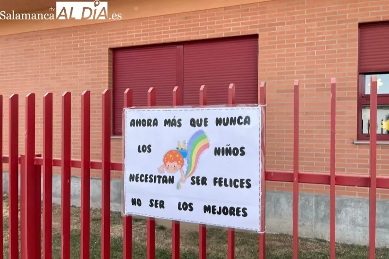 El CEI Gloria Fuertes comienza a crear un mural en positivo junto a los más pequeños
