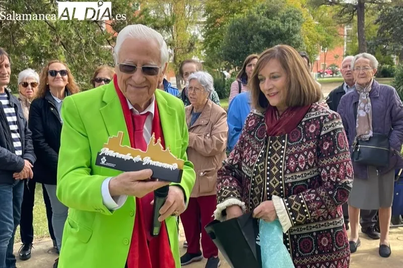 El Padre Ángel inauguraba en Peñaranda la primera ‘Mesa Verde’