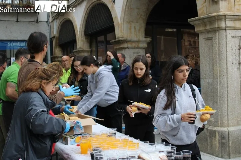 Foto 26 - 300 raciones de paella: momento de reponer fuerzas