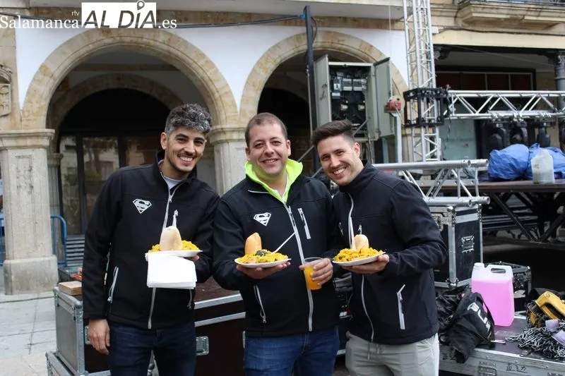 Foto 4 - 300 raciones de paella: momento de reponer fuerzas