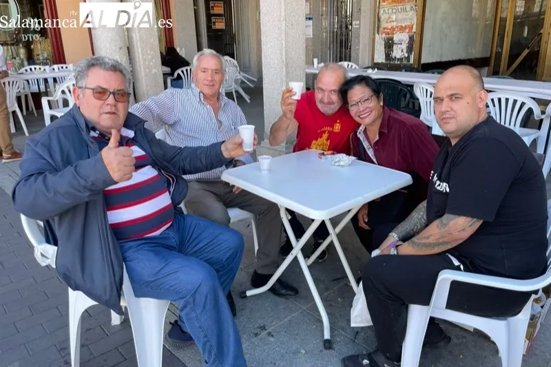La plaza de la Constituciòn acogía la gran paellada de San Miguel 