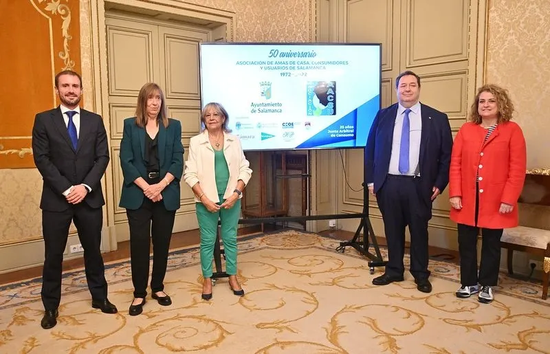 Presentación en el Ayuntamiento del 50 aniversario de la Asociación de Amas de Casa, Consumidores y Usuarios y el 25 aniversario de la Junta Arbitral de Consumo