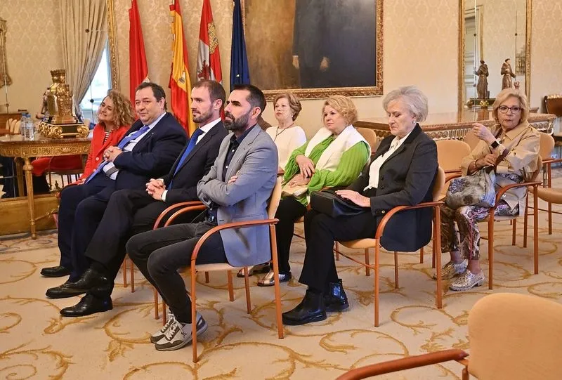 Presentación en el Ayuntamiento del 50 aniversario de la Asociación de Amas de Casa, Consumidores y Usuarios y el 25 aniversario de la Junta Arbitral de Consumo