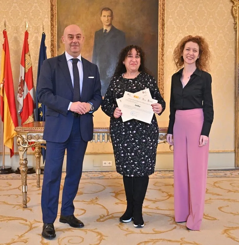 Entrega de certificados a los 10 alumnos que han participado en el Programa Mixto de Formación y Empleo ‘OTIUM HELMÁNTICA’ 