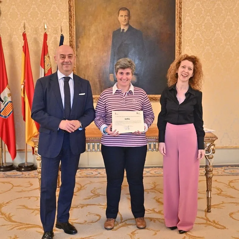 Entrega de certificados a los 10 alumnos que han participado en el Programa Mixto de Formación y Empleo ‘OTIUM HELMÁNTICA’ 
