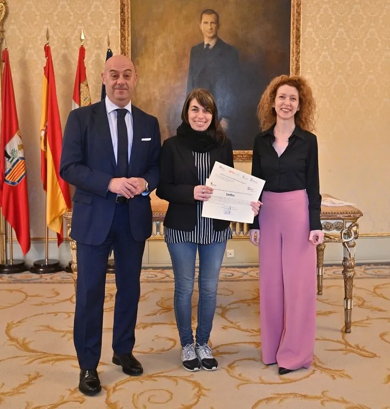 Entrega de certificados a los 10 alumnos que han participado en el Programa Mixto de Formación y Empleo ‘OTIUM HELMÁNTICA’ 